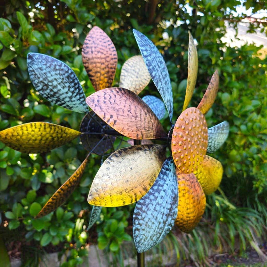 Daisy Wind Spinner Exotic Botanic